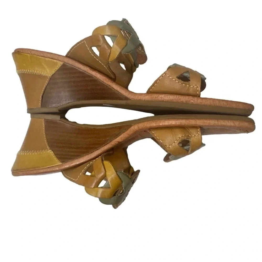 Nurture **RARE ** Leather Tan Green Brown Open Toe Wedge Sandal size 7